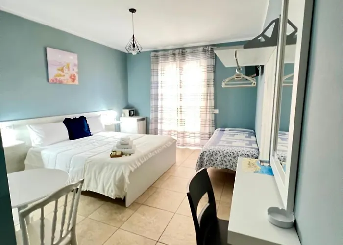 Light Blue Nocleg ze śniadaniem 3*